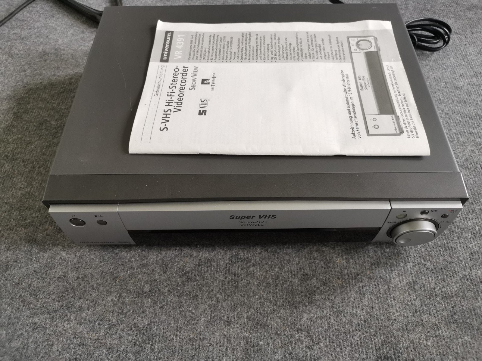 Universum VR 4394 S-VHS Hi-Fi Stereo Videorecorder defect, Audio, Tv en Foto, Ophalen of Verzenden, Zo goed als nieuw, VHS-speler of -recorder