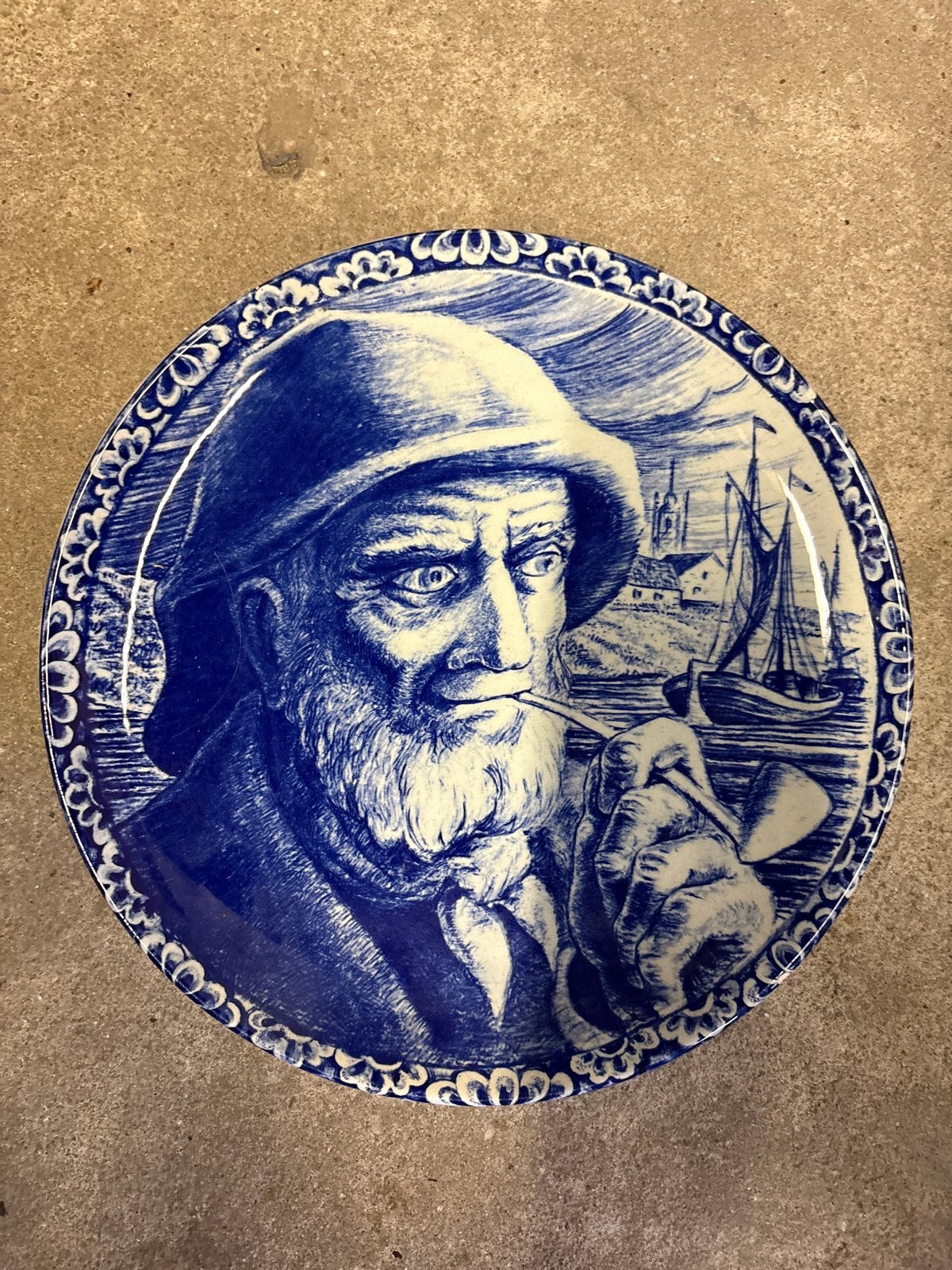 Antiek Boch Frères Delft wandbord - Visser met pijp, Ophalen of Verzenden