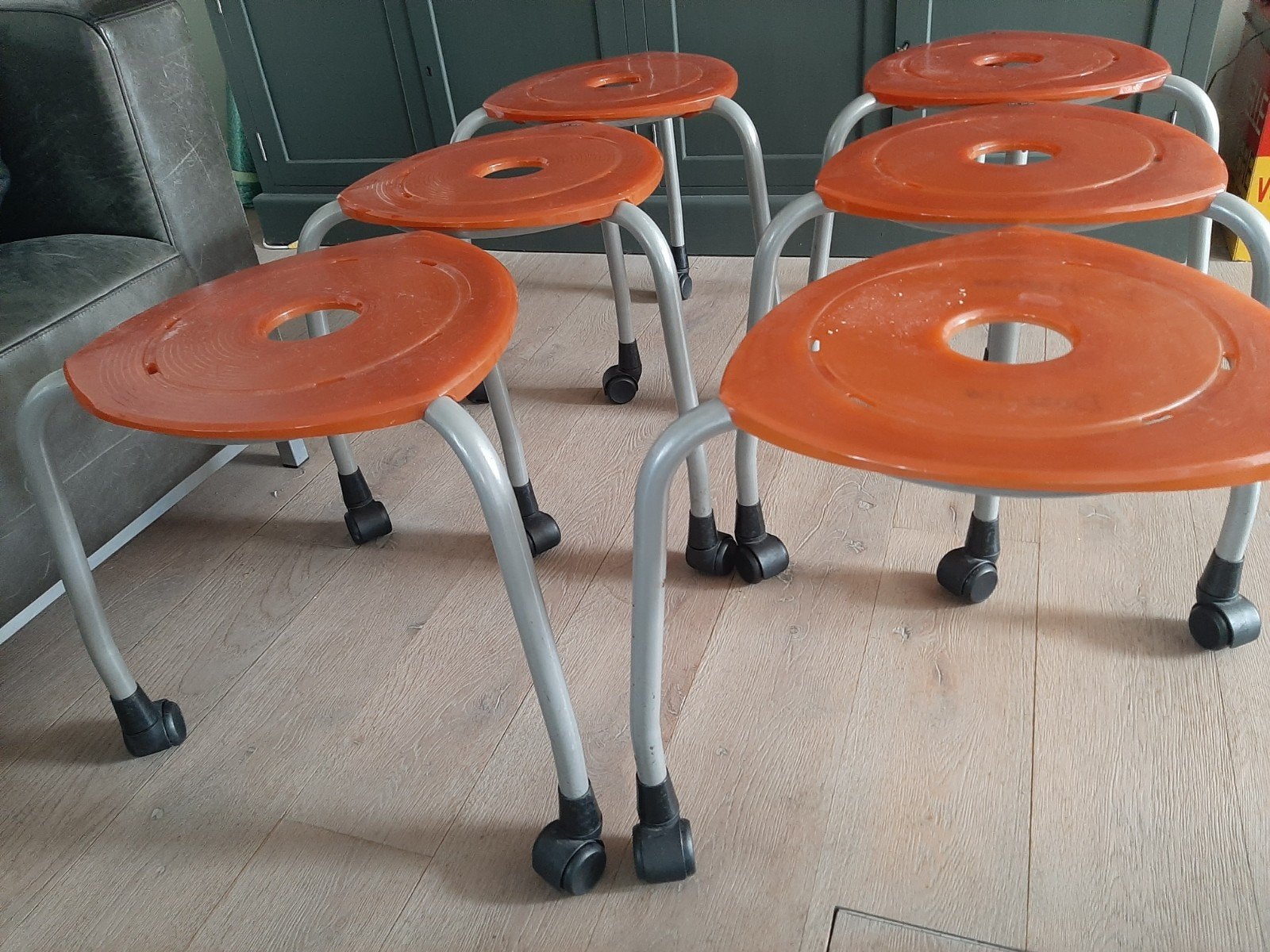 6 Ahrend krukken 262 op wieltjes - Oranje/Grijs, Ophalen, Gebruikt