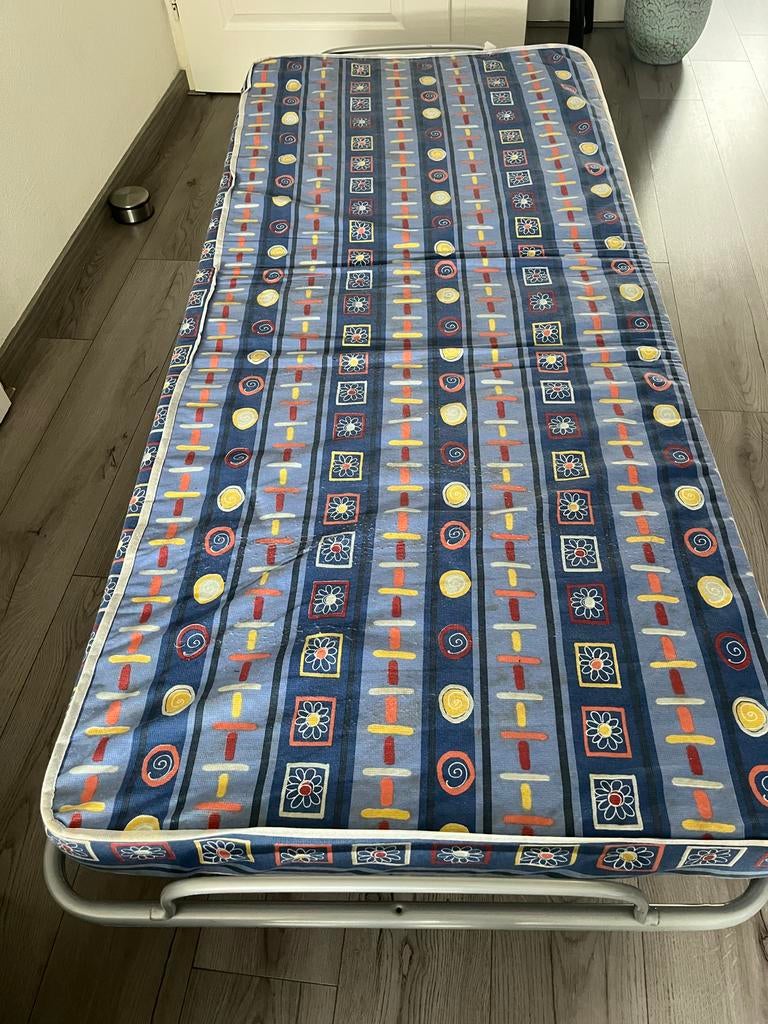 Inklapbaar logeerbed 80x200 met matras, z.g.a.n., Ophalen, Eenpersoons, Zo goed als nieuw, 80 cm