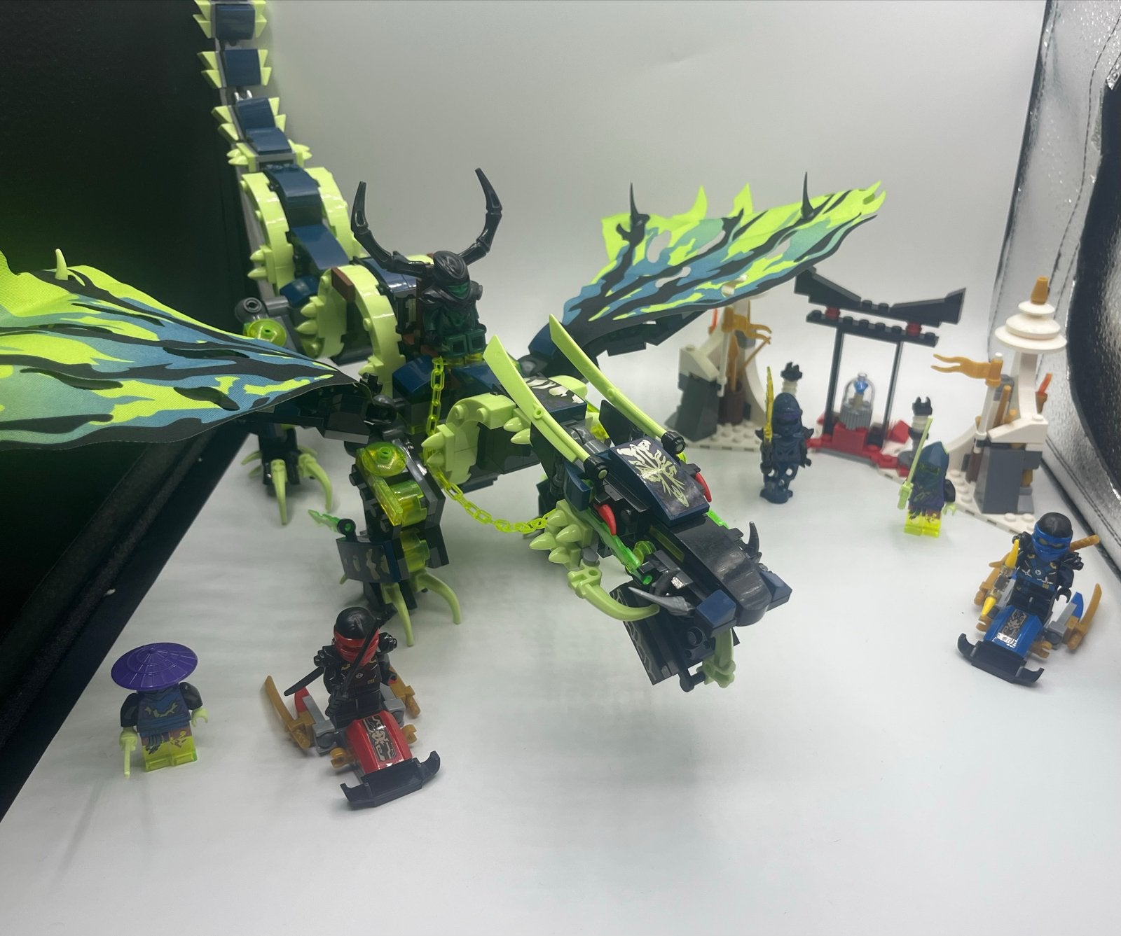 Ninjago draak met minifiguren en tempel, Verzenden, Zo goed als nieuw, Overige merken