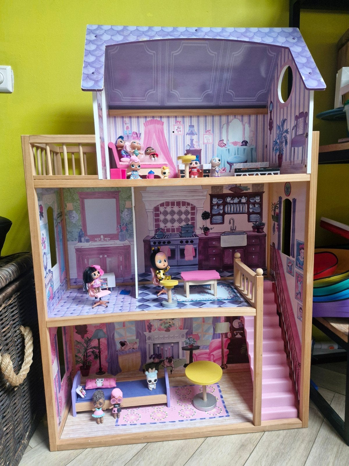 Groot poppenhuis met poppetjes van LOL surprise OMG, Kinderen en Baby's, Speelgoed | Poppenhuizen, Ophalen, Gebruikt, Poppenhuis