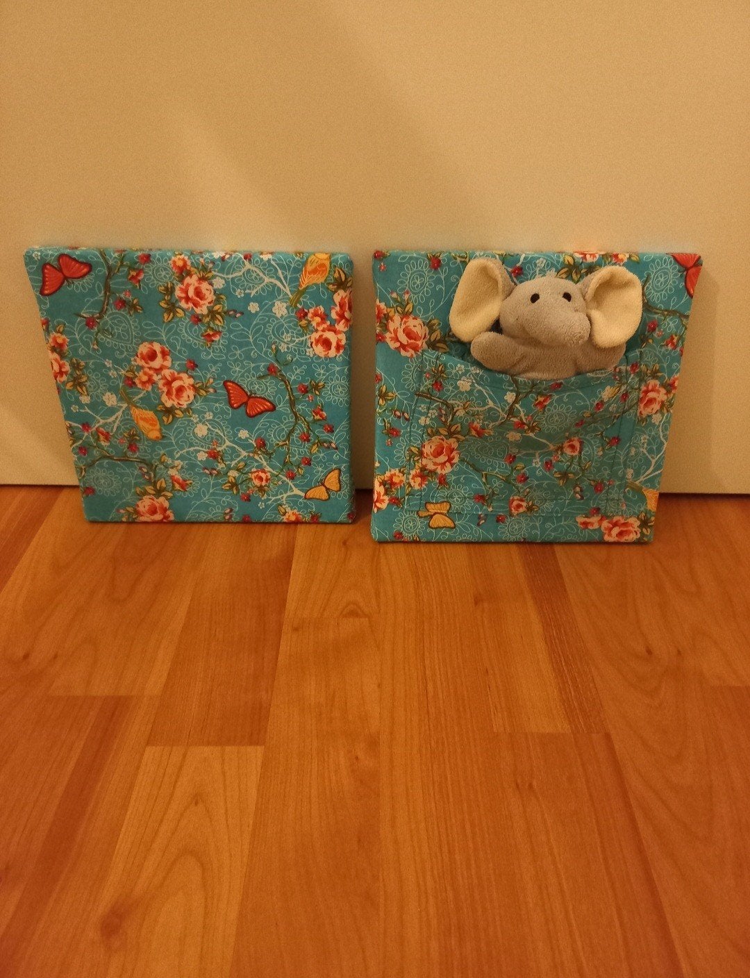 Wanddecoratie met olifant knuffeltje - 20x20 cm, Gebruikt, Meerkleurig, Textiel, Ophalen of Verzenden