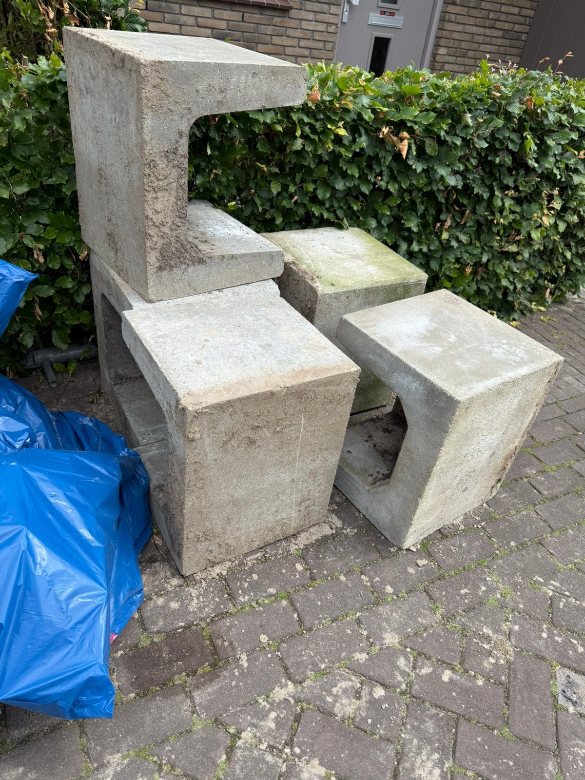 GRATIS 5 stuks betonbankjes / stenen bloembak, Ophalen, Zo goed als nieuw, Beton, Waterornament
