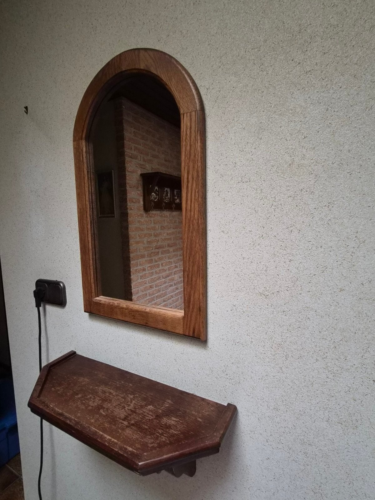 Klassieke eikenhouten toogspiegel met wandplankje, Ophalen of Verzenden