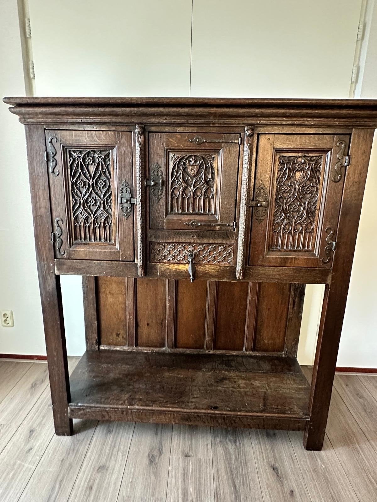 Antieke Credenskast - Gotische Stijl (150x135x54), Ophalen