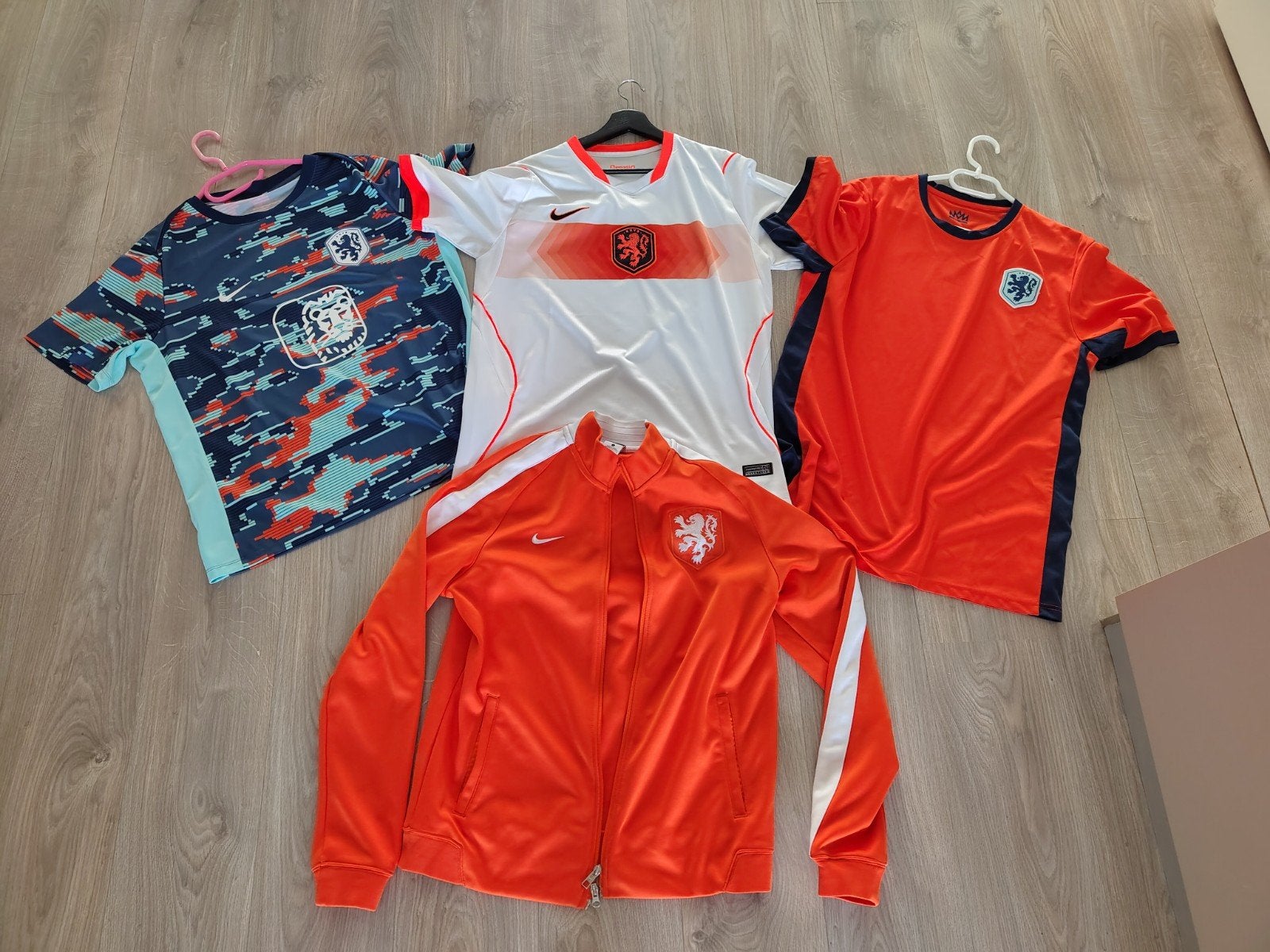 Oranje voetbalshirts en trainingsjack - Maat M, Ophalen of Verzenden, Zo goed als nieuw, Set