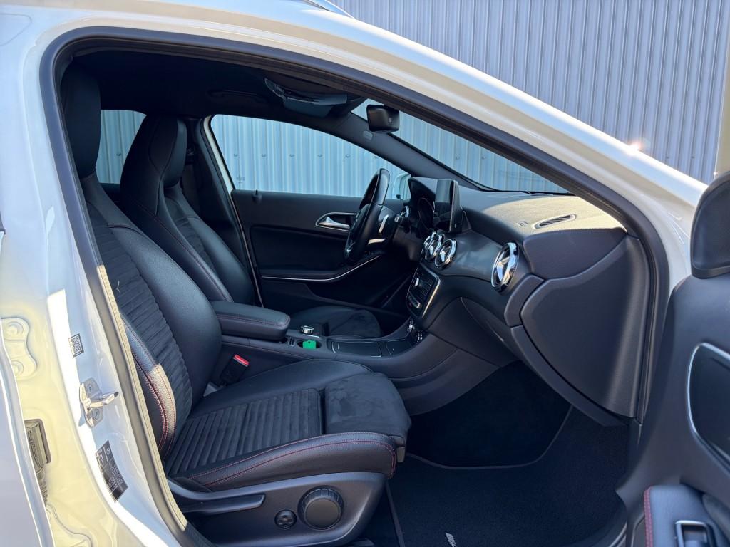 Mercedes-Benz GLA GLA 180 AMG Line LED Leder Navi Camera Cru, Automaat, Gebruikt, 4 cilinders, SUV of Terreinwagen