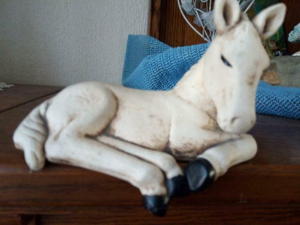 Veulen beeldje 13 x 18 cm, Ophalen of Verzenden, Zo goed als nieuw, Paard, Beeldje of Figuurtje