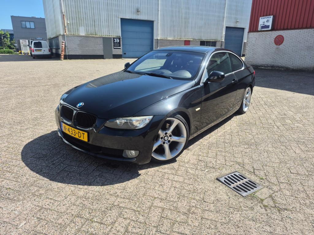BMW 3-Serie 325i 218pk Aut. 2010 Zwart, Automaat, 745 kg, Achterwielaandrijving, Zwart
