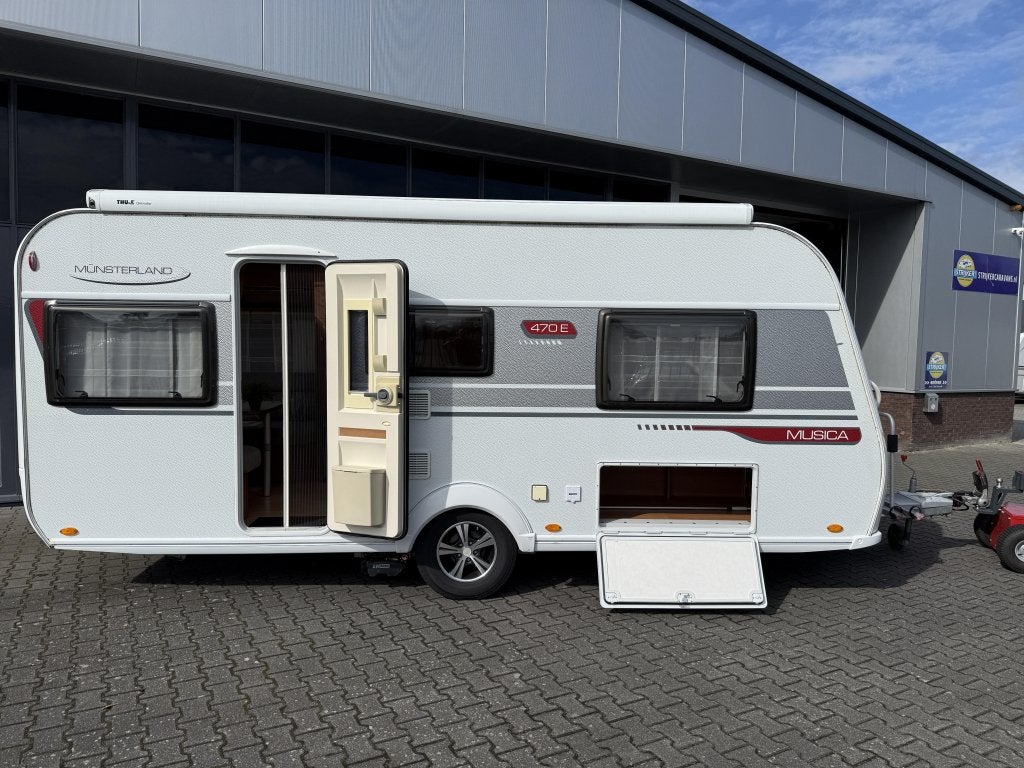 LMC Musica 470 E 2 Aparte bedden 210cm + Bovag 2026 TOPSTAAT, Lengtebed, Bedrijf, Treinzit, Schokbreker