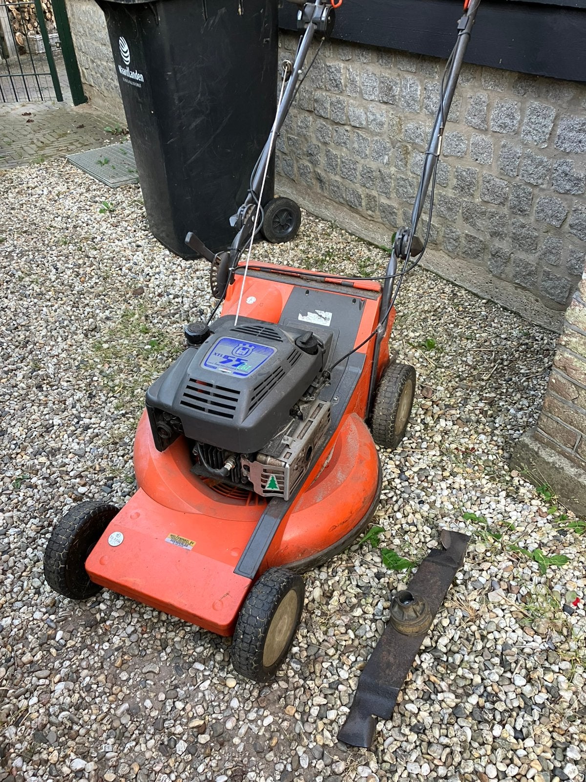 Benzine maaier Husqvarna (defect), Tuin en Terras, Grasmaaiers, Ophalen, Cirkelmaaier, Gebruikt, 50 cm of meer