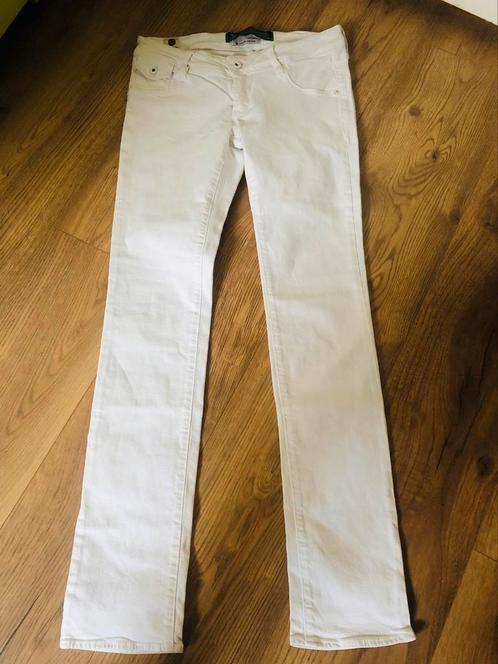 KUYICHI witte jeans model LISA low lean slim maat 25/32, Wit, Overige jeansmaten, Ophalen of Verzenden, Zo goed als nieuw
