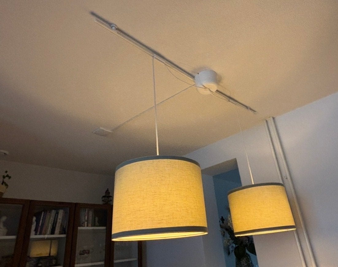 Witte IKEA Hanglamp met Groene Kappen - Zo goed als nieuw, Huis en Inrichting, Lampen | Hanglampen, Ophalen, Zo goed als nieuw