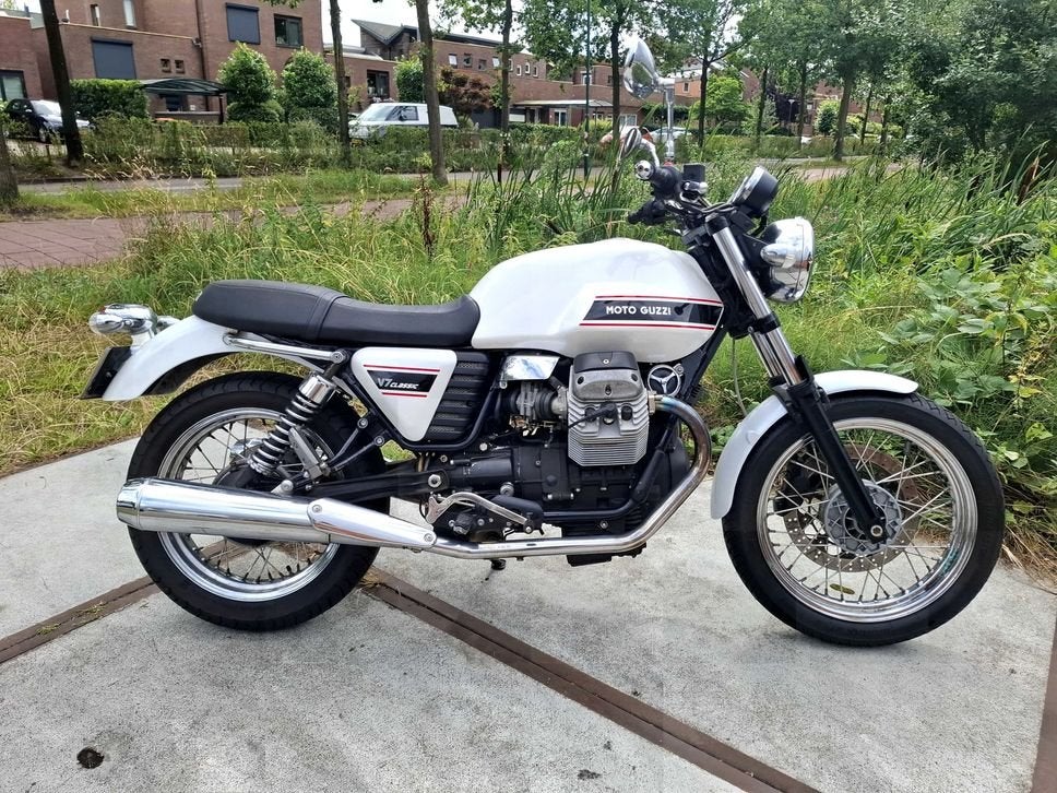 MOTO GUZZI V 7 Classic (bj 2008) V7 Garantie, Cardan, Motoren, 2 cilinders, 744 cc, Motorrijbewijs A, Bedrijf