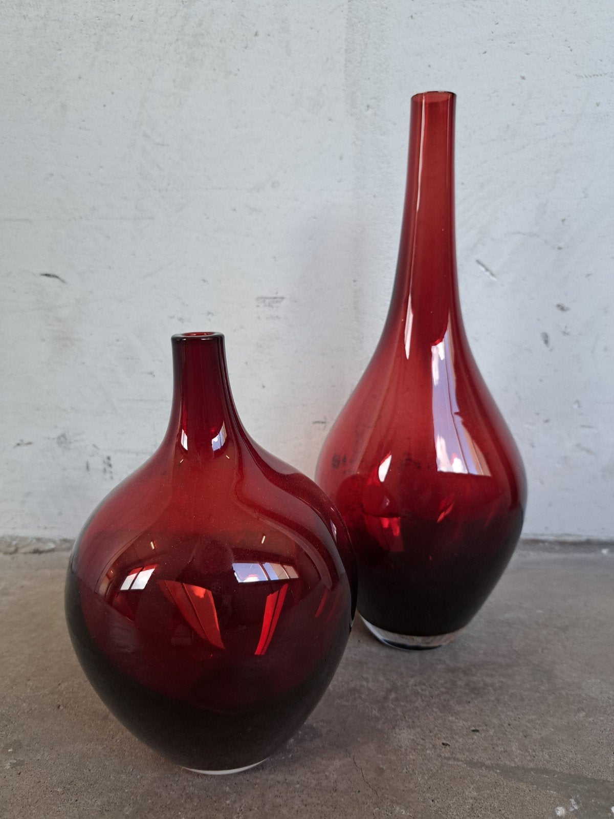 Vintage robijnrode glazen vazen IKEA Salong collectie, Huis en Inrichting, Handgemaakt, Ophalen of Verzenden, 20 cm, Rood