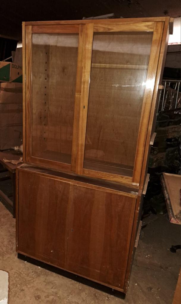 Kast kasten vitrinekasten, Ophalen