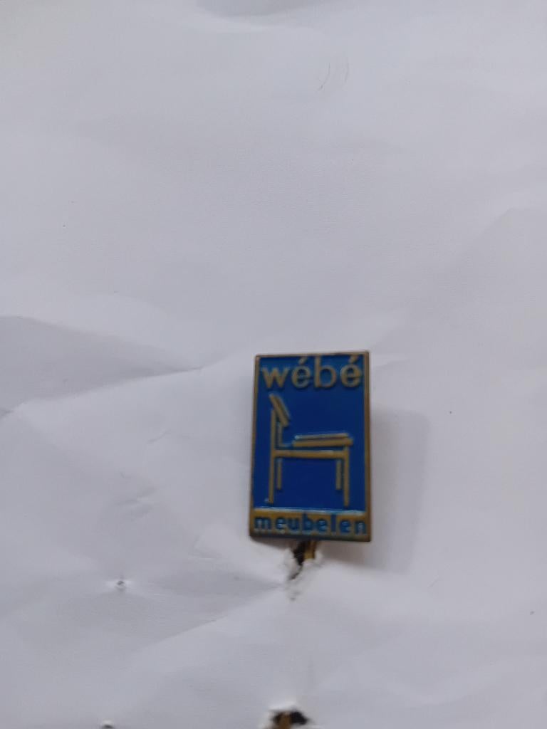 Pin -WÉBÉ meubelen - Beneden-Leeuwen, Ophalen of Verzenden, Zo goed als nieuw, Merk, Speldje of Pin