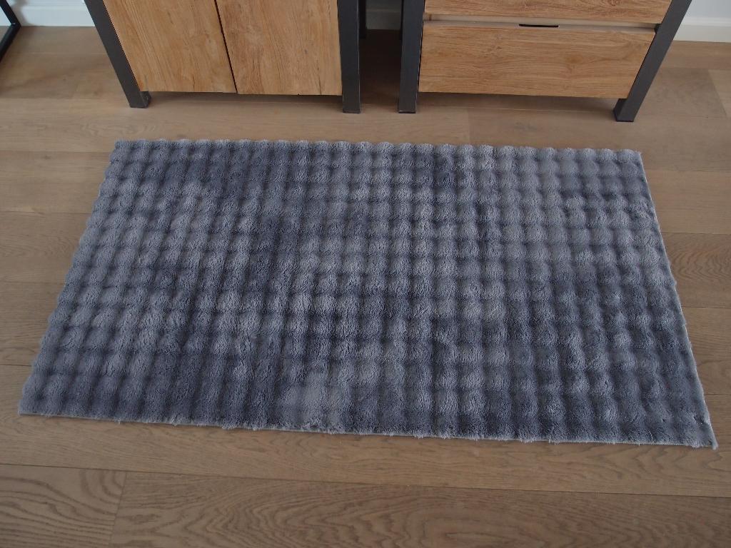 Nieuw ongebruikt trendy tapijt 83 x 149 cm, 100 tot 150 cm, Nieuw, Grijs, Rechthoekig