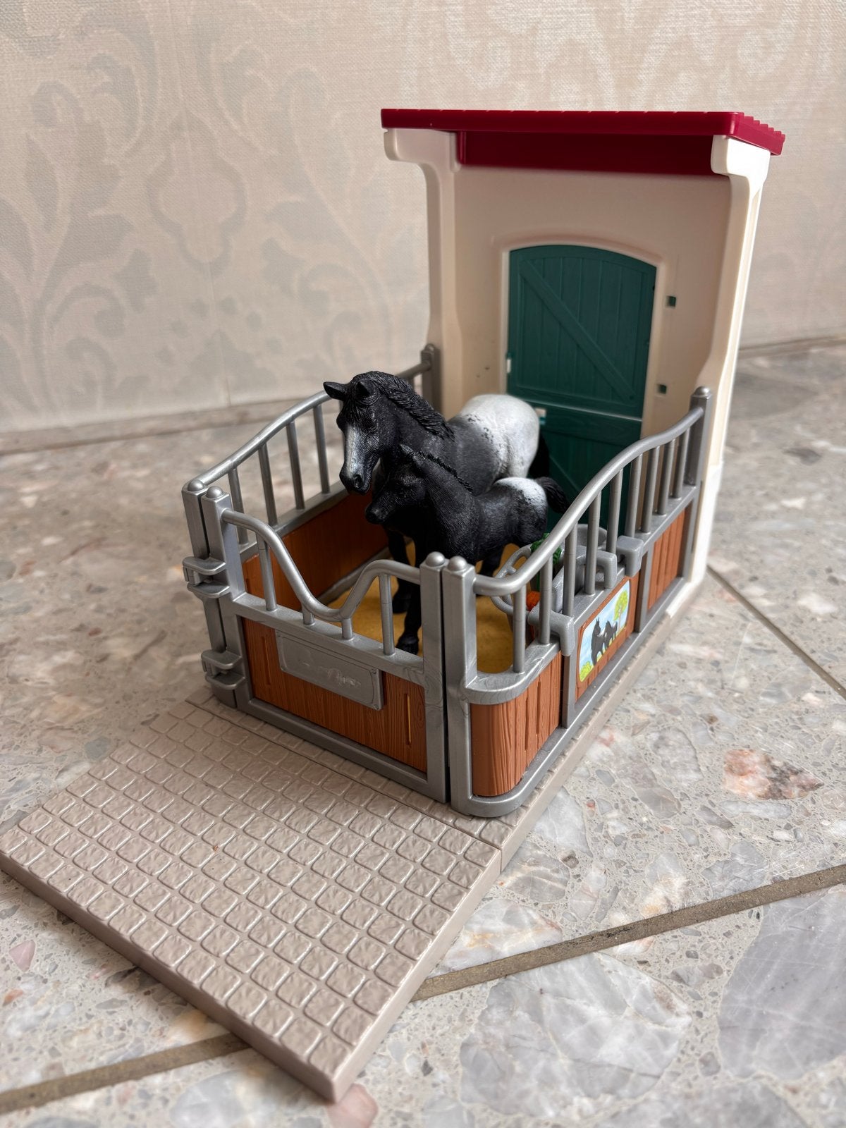 Schleich paardenstal met paard en veulen, Ophalen of Verzenden, Zo goed als nieuw, Jongen of Meisje