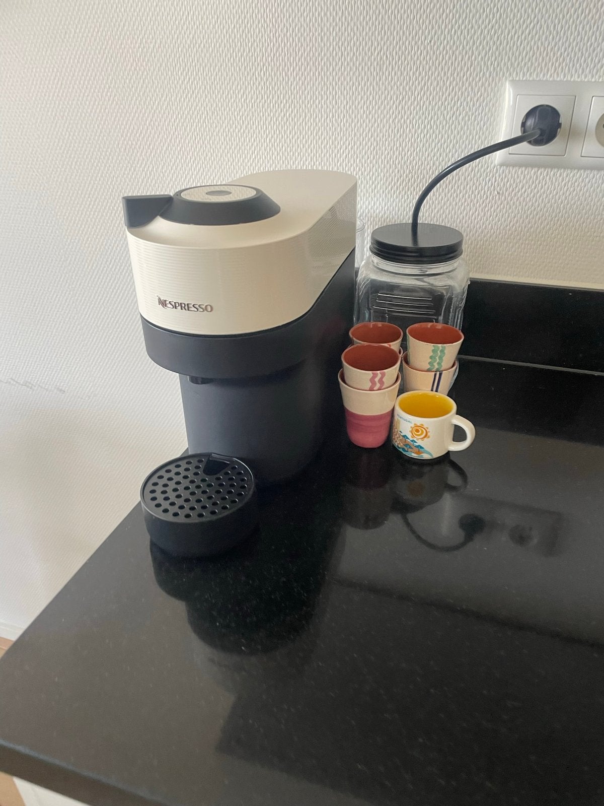 Vertuo Pop coconut white nespresso, Ophalen, Zo goed als nieuw, Koffiemachine