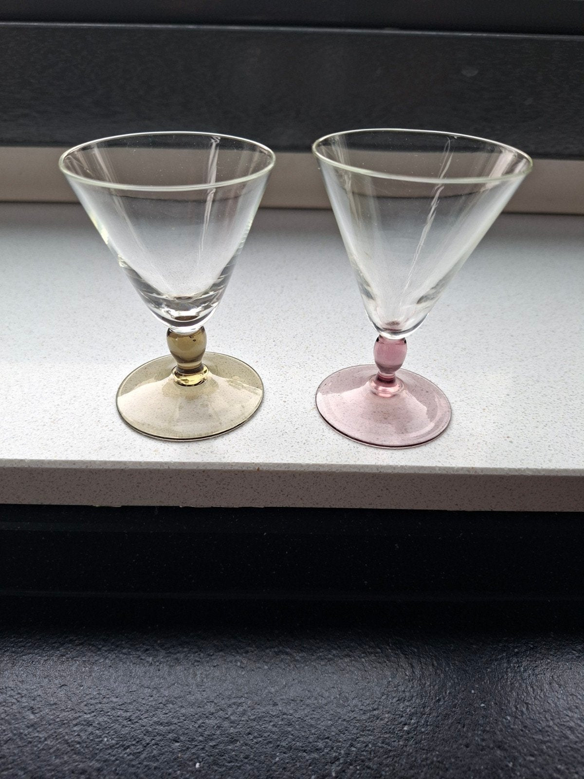Set van 2 vintage borrelglaasjes met gekleurde voet, Ophalen of Verzenden