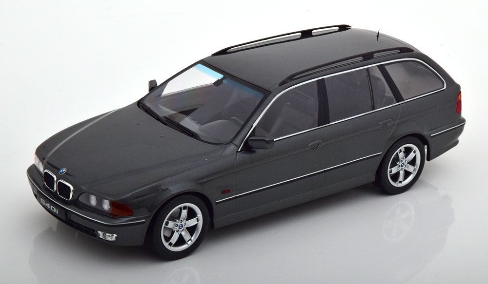 BMW 540i Touring E39 1997 KKDC181082 1:18, Overige merken, Messingweg 47 D-48308 Senden, Nieuw, Ophalen of Verzenden
