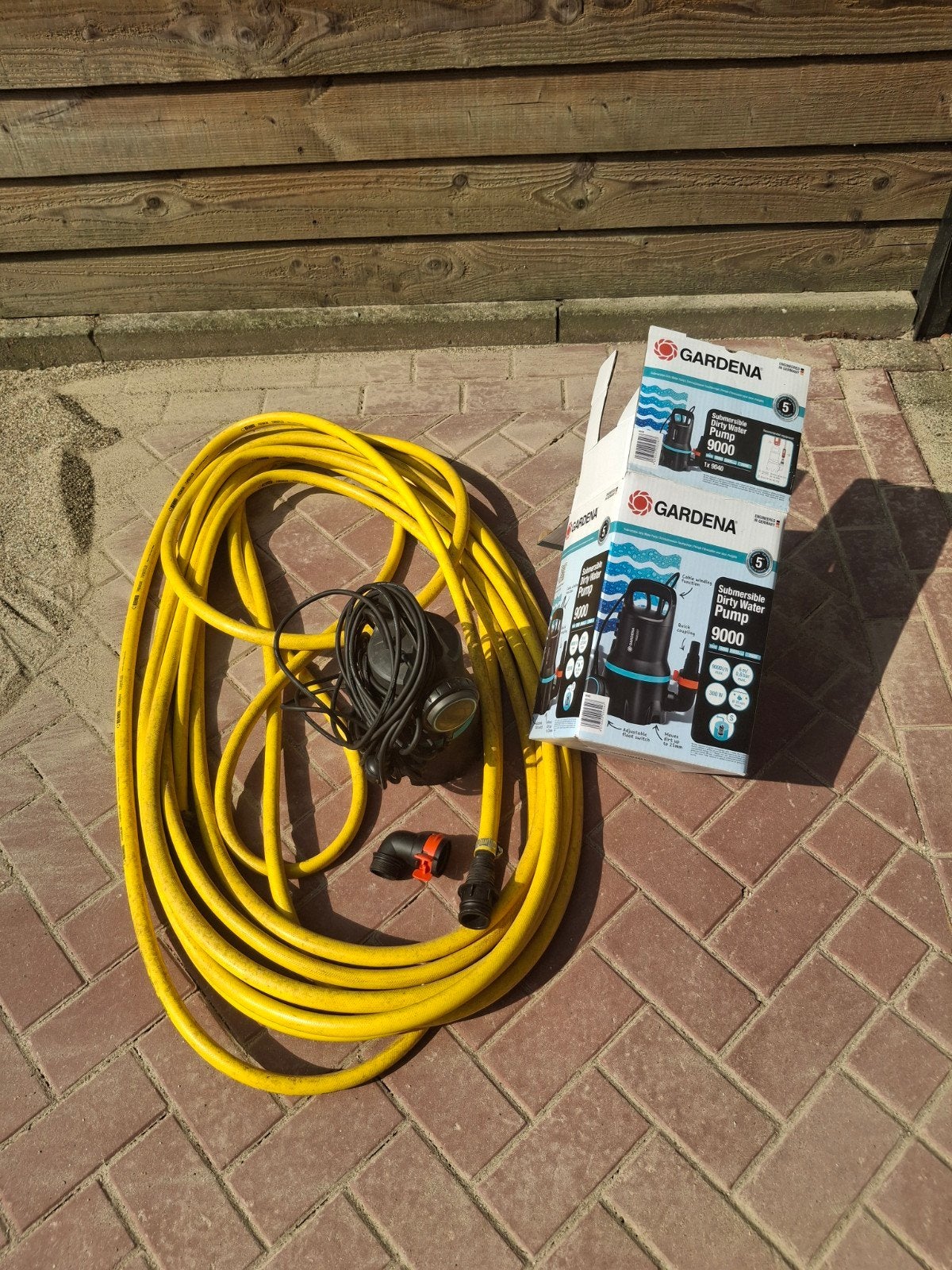 Gardena Vuilwaterpomp 9000 met 25m slang, Ophalen, Zo goed als nieuw, Dompelpomp
