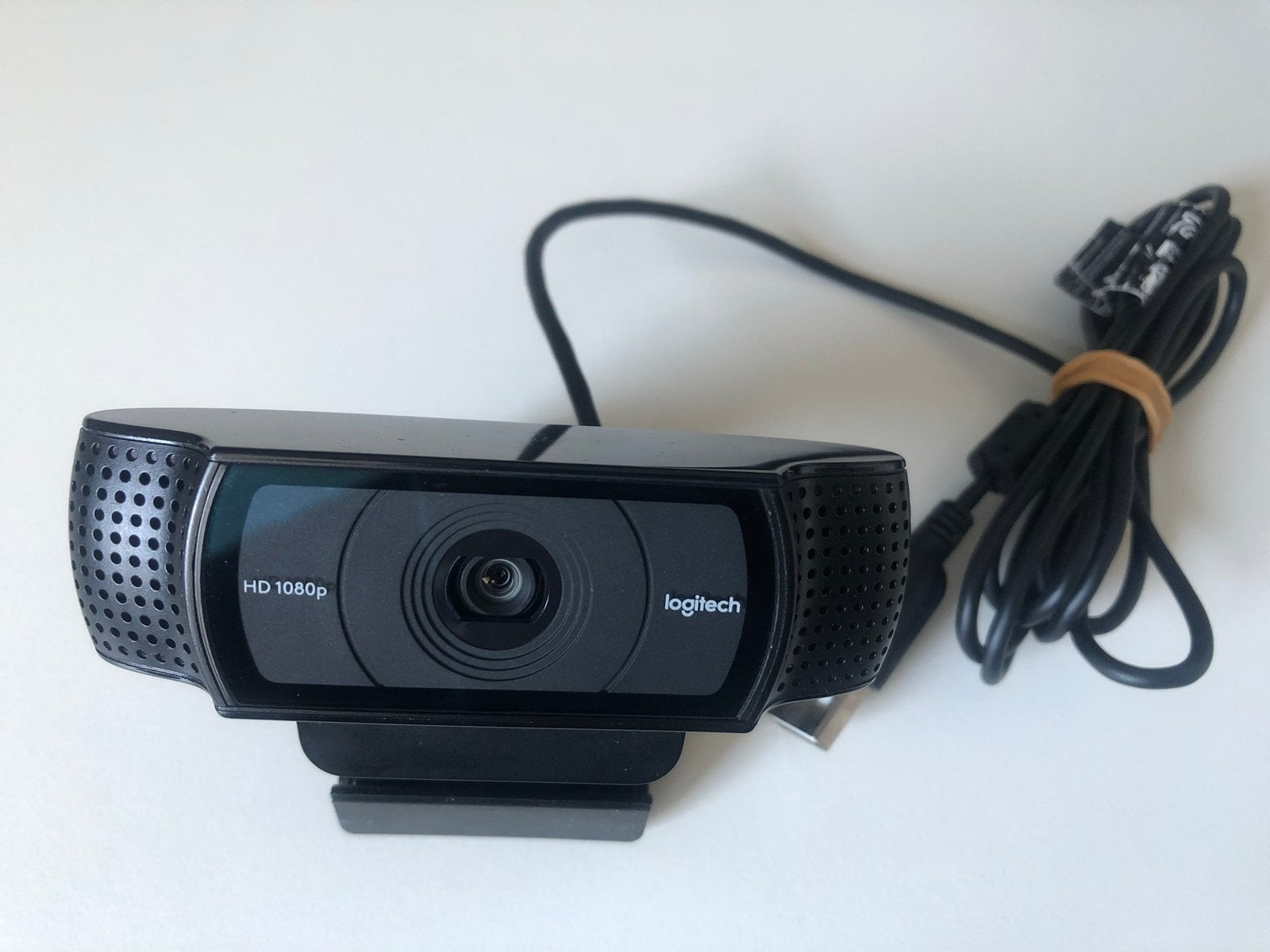 Logitech HD 1080p Webcam, Computers en Software, Webcams, Gebruikt, Ophalen of Verzenden, Windows, Monitorclip