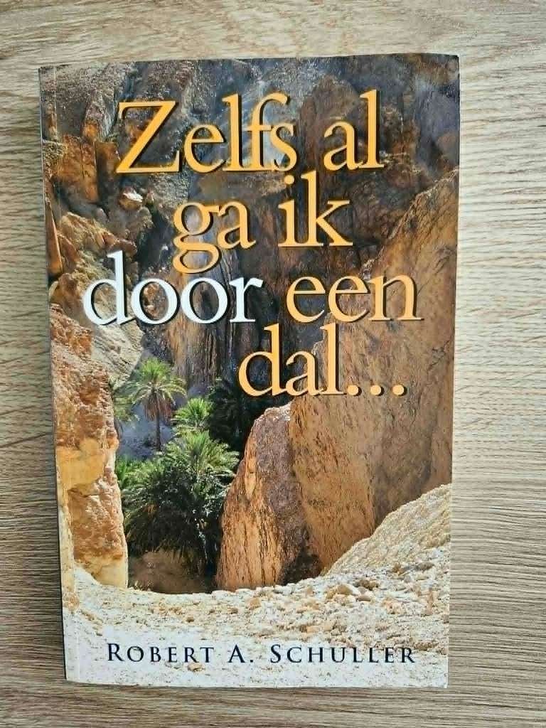 Robert A. Schuller - Zelfs al ga ik door een dal..., Ophalen of Verzenden, Gelezen, Robert A. Schuller