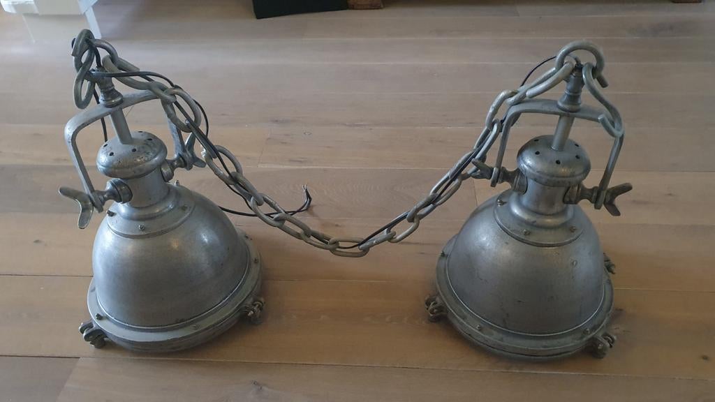 Set van 2 Industriële Hanglampen - Loods 5, Ophalen, 50 tot 75 cm, Zo goed als nieuw, Metaal