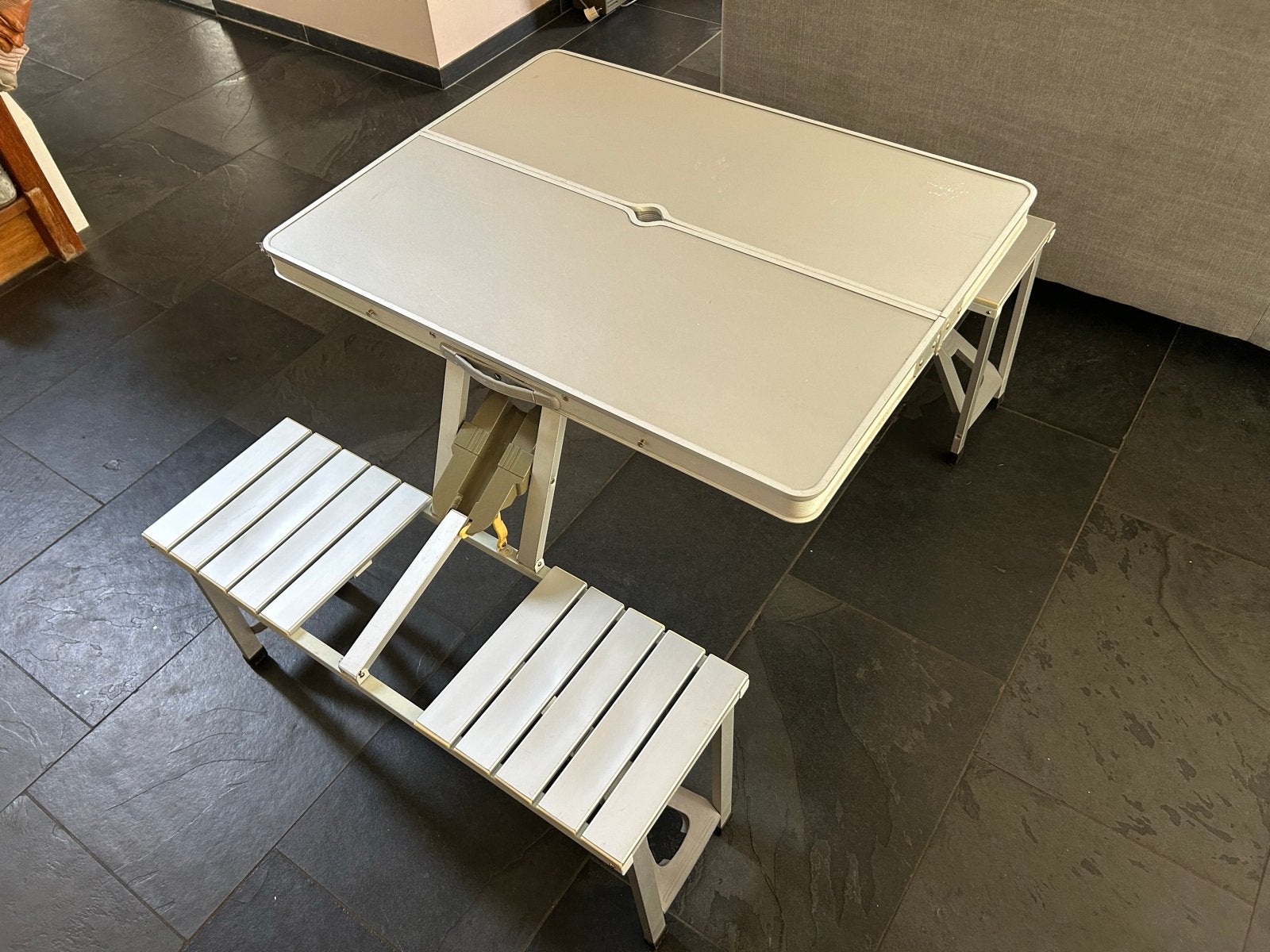 Opvouwbare campingtafel met bankjes, Ophalen, Gebruikt, Campingtafel