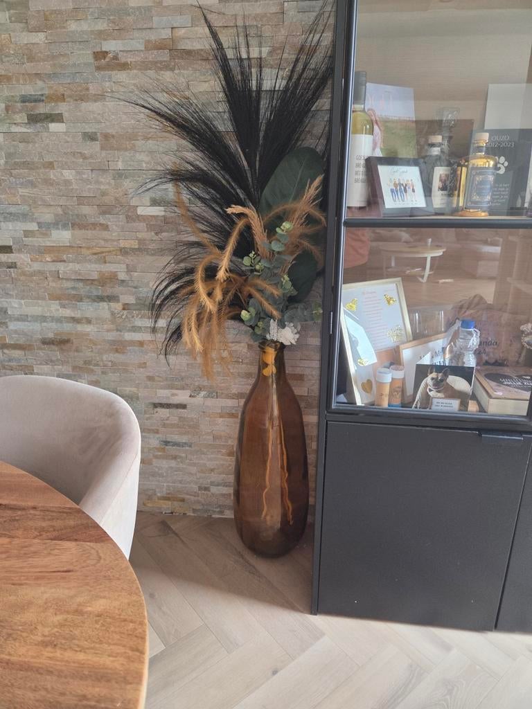 Hoge okerkleurige vaas met kunst pluimen en boeket, Huis en Inrichting, Woonaccessoires | Vazen, Zo goed als nieuw, Oranje, 75 cm of meer