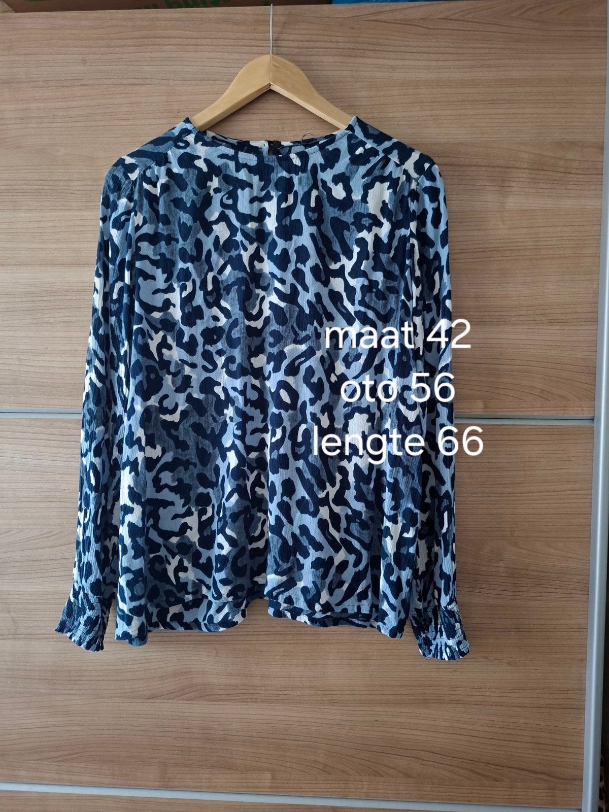 leuke panterprint top maat 42 blauw, Blauw, Maat 42/44 (L), Ophalen of Verzenden, Zo goed als nieuw