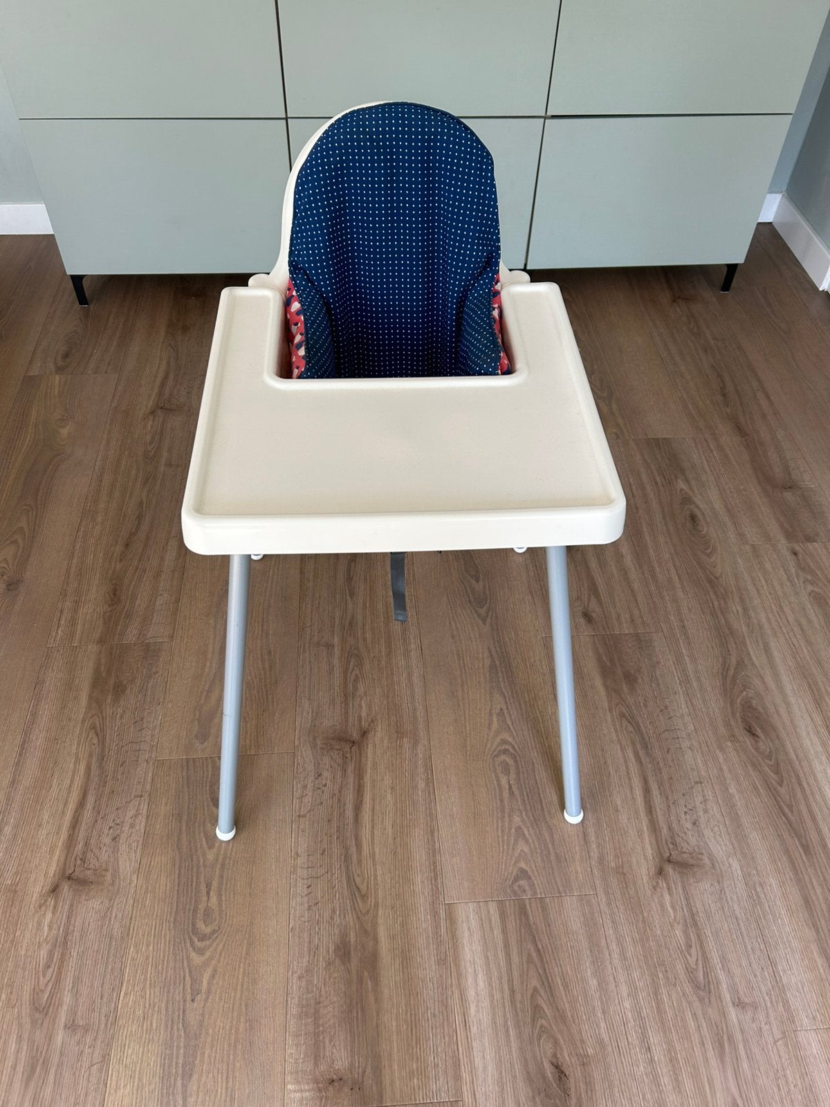 IKEA Antilop kinderstoel met eetblad en kussen, Ophalen, Zo goed als nieuw, Overige typen, Afneembaar eetblad