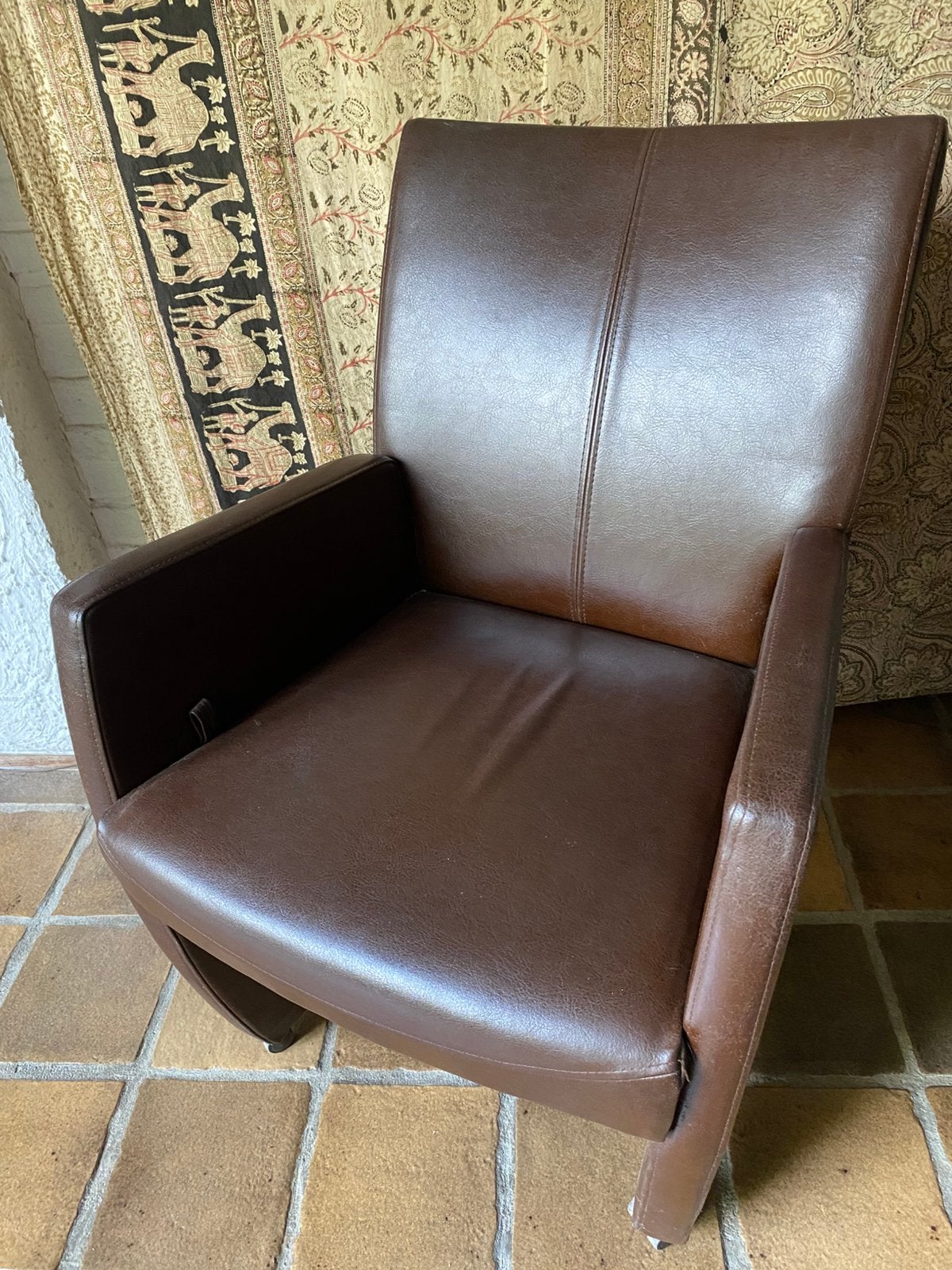 4 lederen donkerbruine eetkamer stoelen, als nieuw., Ophalen, Zo goed als nieuw, Bruin