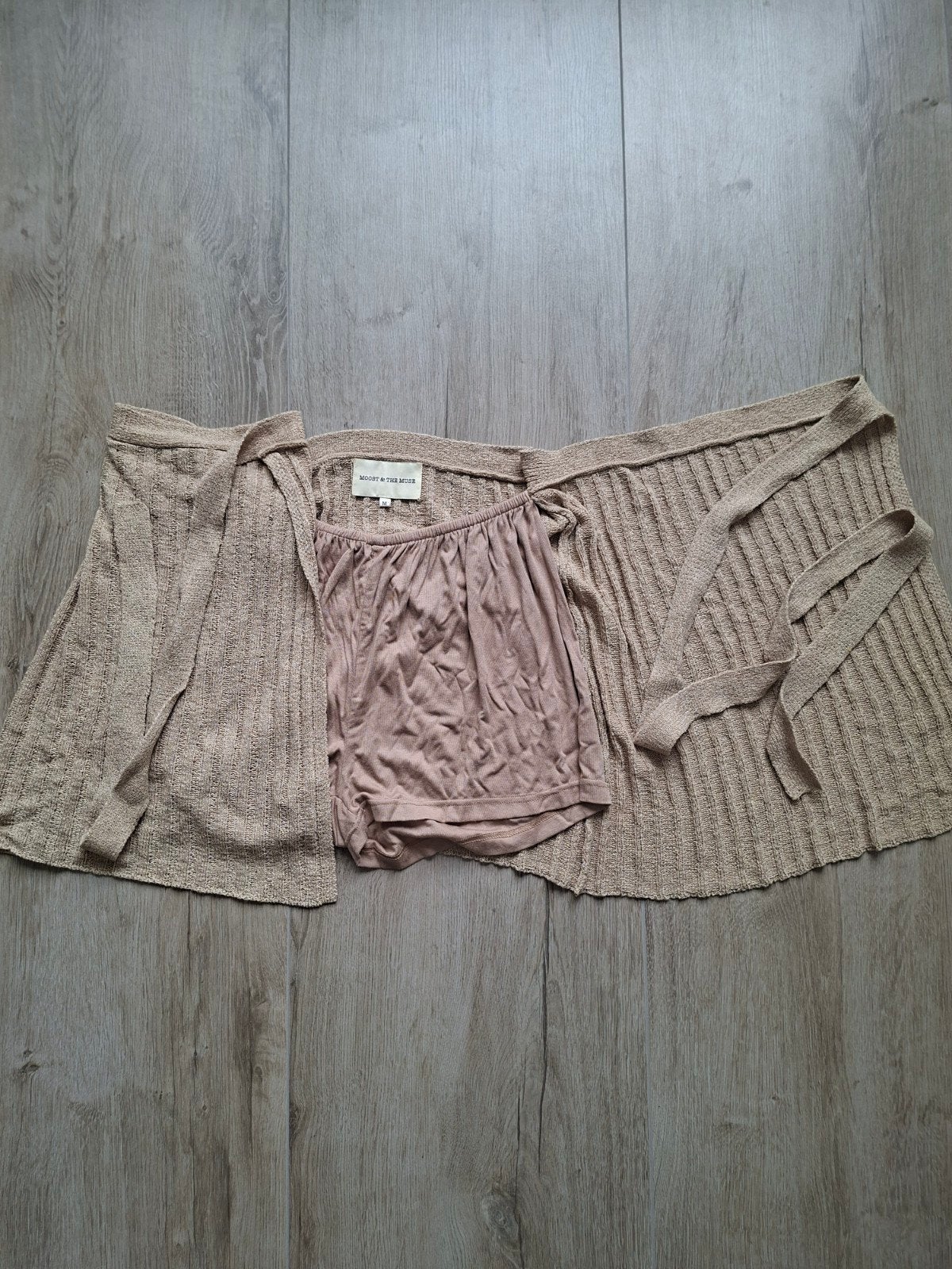 Mooi wikkelrokje met broekje. Most and the Muse, M., Kleding | Dames, Maat 38/40 (M), Beige, Ophalen of Verzenden, Zo goed als nieuw