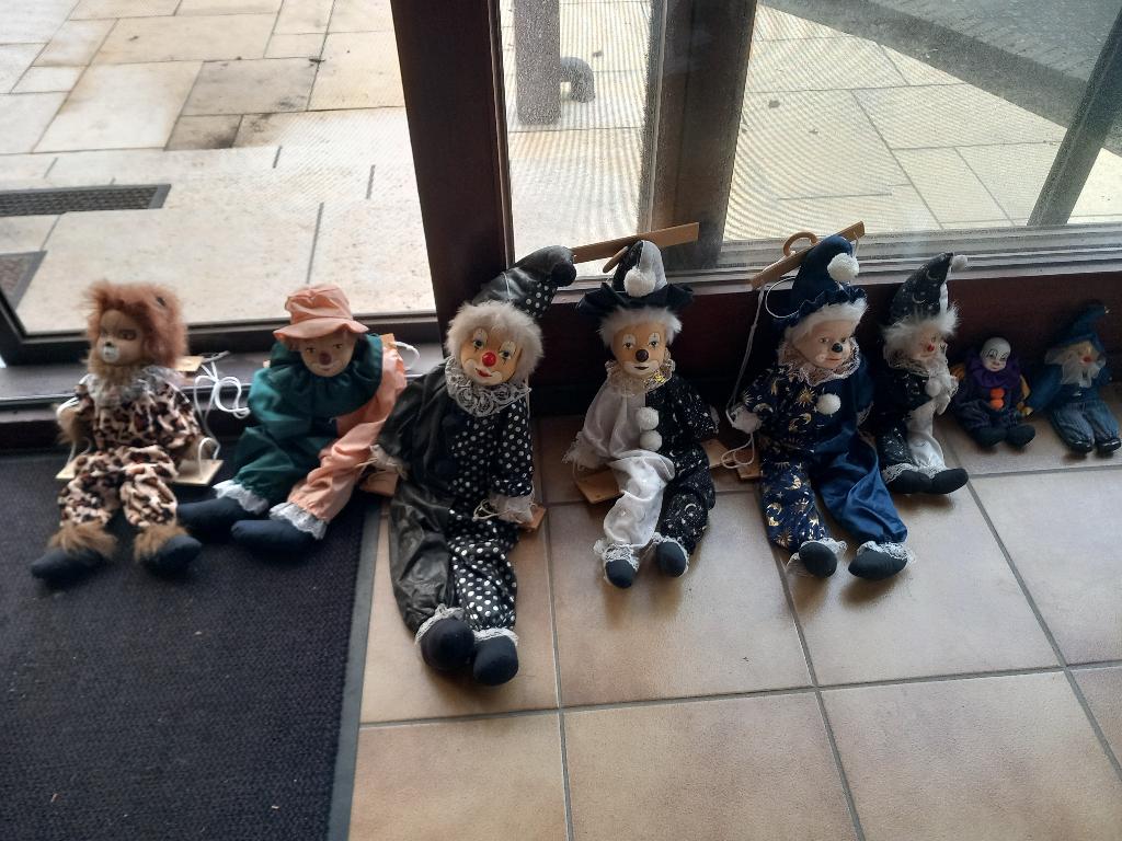 8 poppen waarvan 7 clowns, Verzamelen, Poppen, Ophalen of Verzenden, Gebruikt, Pop
