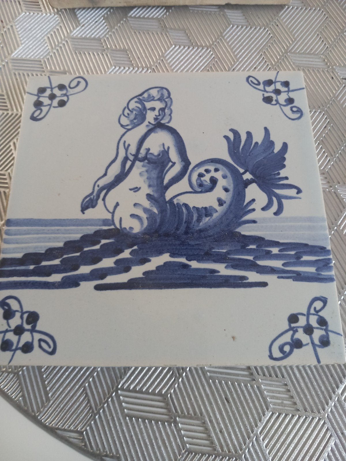 Antieke Delfts Blauwe Tegel met Zeemeermin, Ophalen of Verzenden