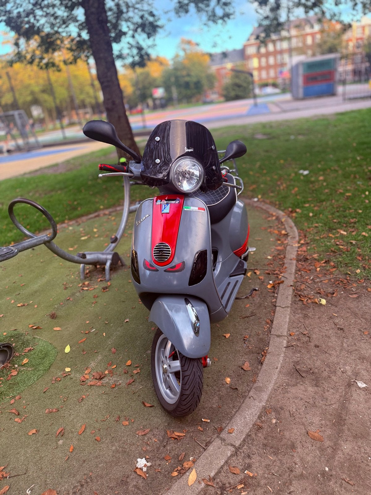Vespa LX 50cc - Grijs/Rood - goed gebruikt, Ophalen, Zo goed als nieuw, Benzine, Vespa LX