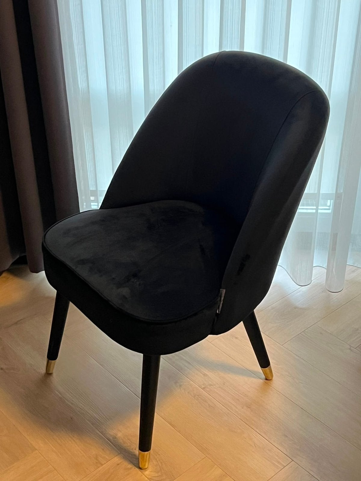 Richmond eetkamerstoelen suède zwart met goud, Huis en Inrichting, Stoelen, Ophalen, Zo goed als nieuw, Zwart, Vijf, Zes of meer stoelen