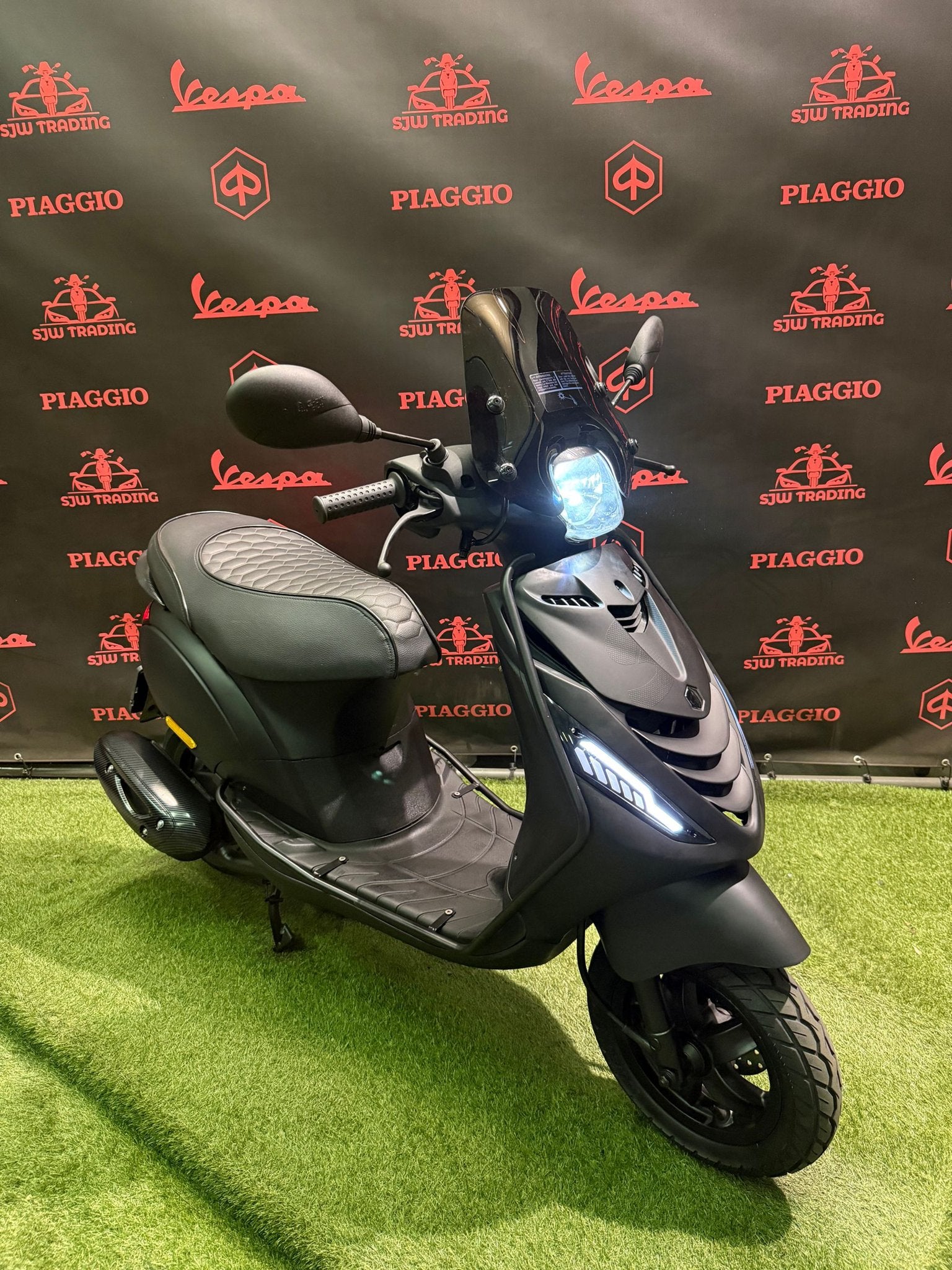 Foto 3 van Piaggio Zip 2022 Brom! Mat Zwart / RS Zadel / Garantie!