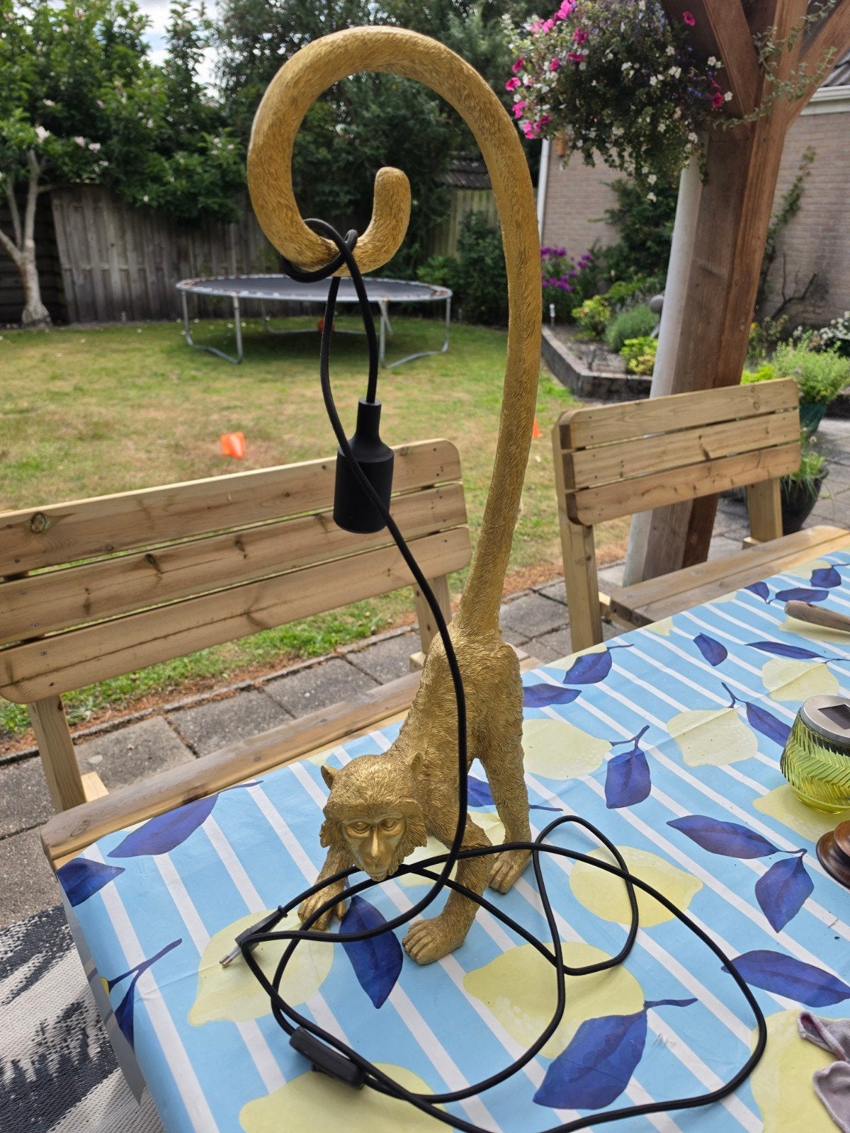 Gouden apenlamp - Tafellamp aap, Figuurlamp, Kunststof, Gebruikt, Goud