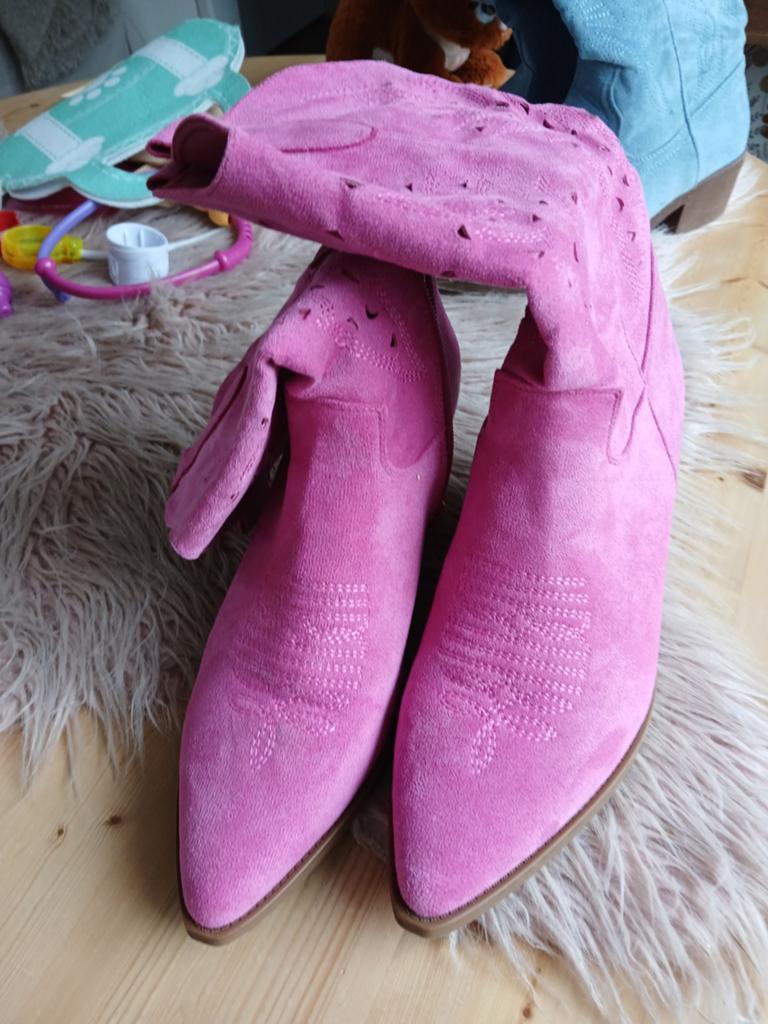 Prachtige roze  suède cowboy laarzen, Kleding | Dames, Hoge laarzen, Ophalen of Verzenden, Zo goed als nieuw, Roze