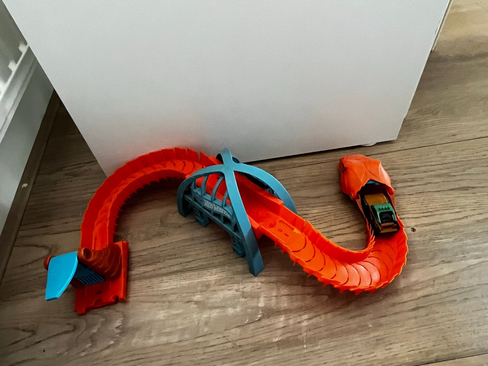 Hot Wheels slang racebaan met auto's, Ophalen, Zo goed als nieuw