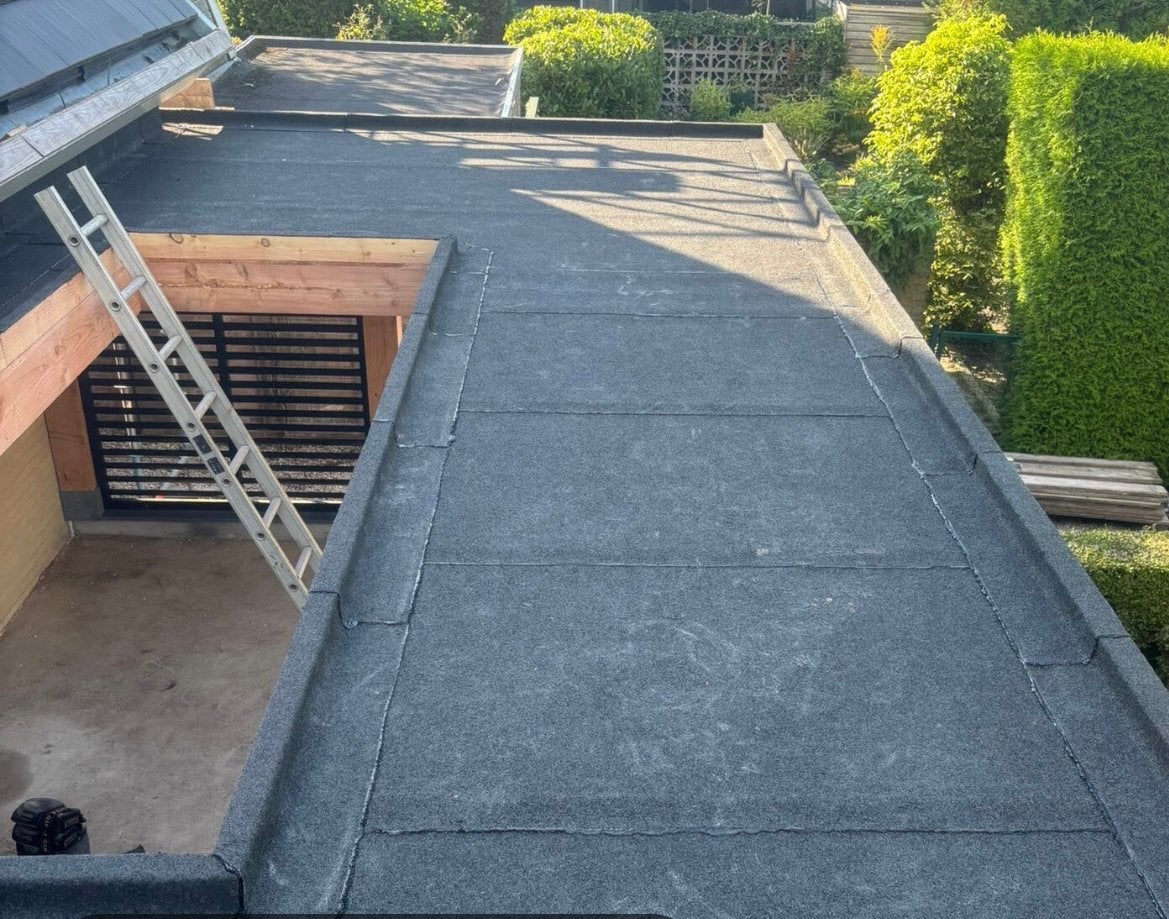 Dakdekker, Doe-het-zelf en Verbouw, Dakpannen en Dakbedekking, Zo goed als nieuw, Dakpannen, Steen of Klei, Zwart, 15 m² of meer