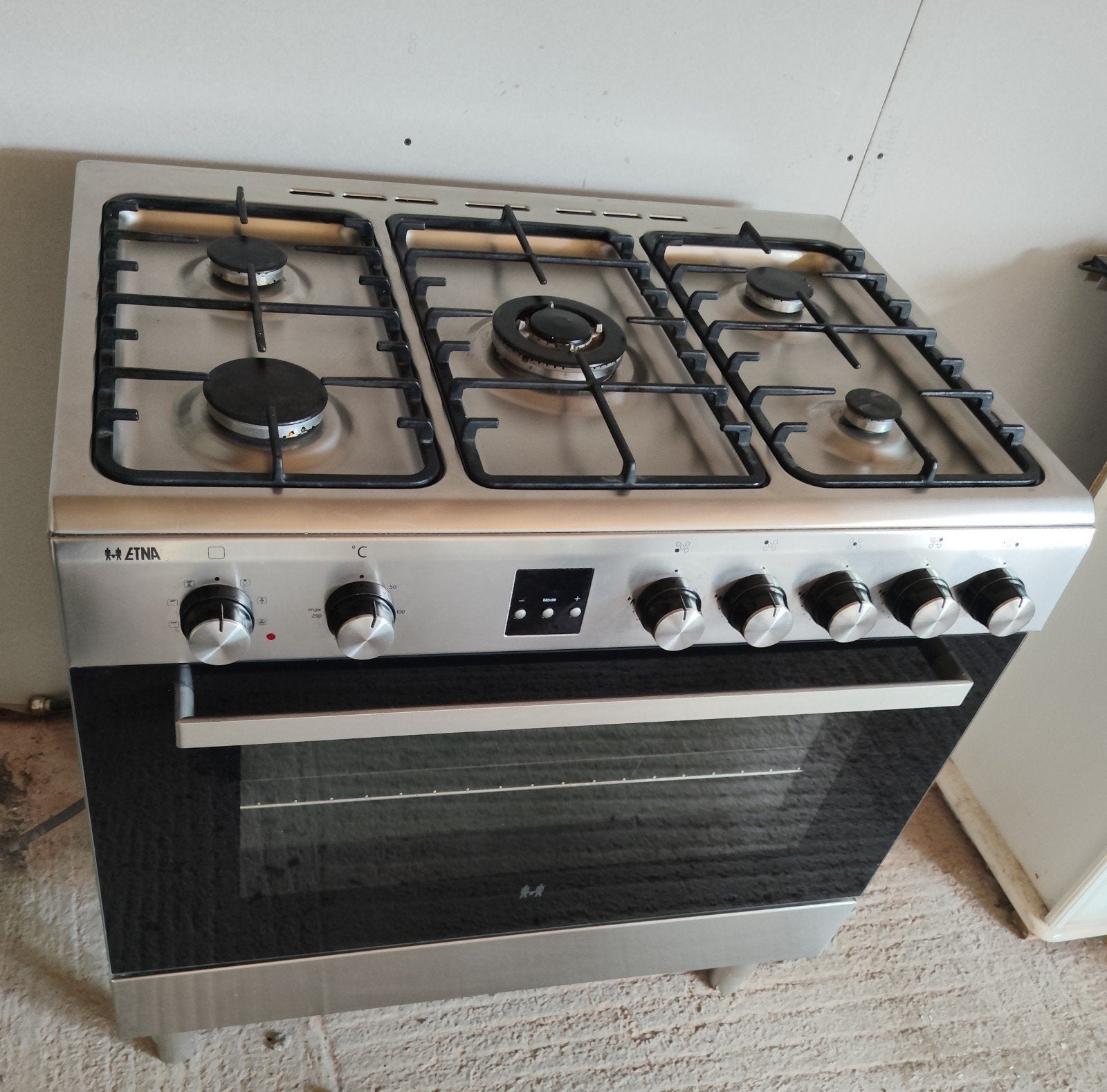 Etna fornuis met oven, Ophalen of Verzenden, Gas, Vrijstaand, 85 tot 90 cm