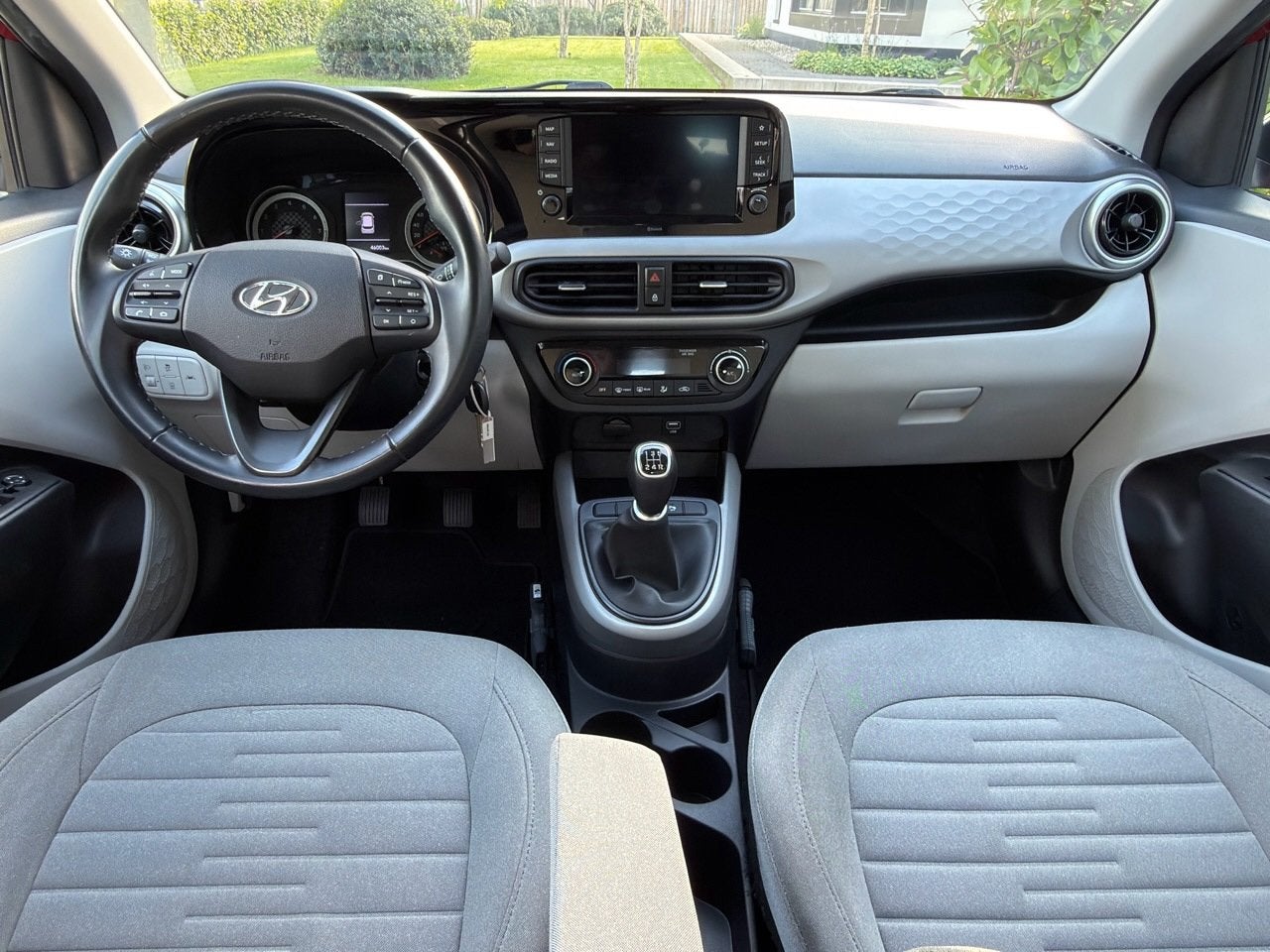 Hyundai I10 1.0 Premium|CAMERA|PDC|APPLE/ANDROID CARPLAY|CRU, Auto's, Voorwielaandrijving, Dealer onderhouden, Stof, Gebruikt