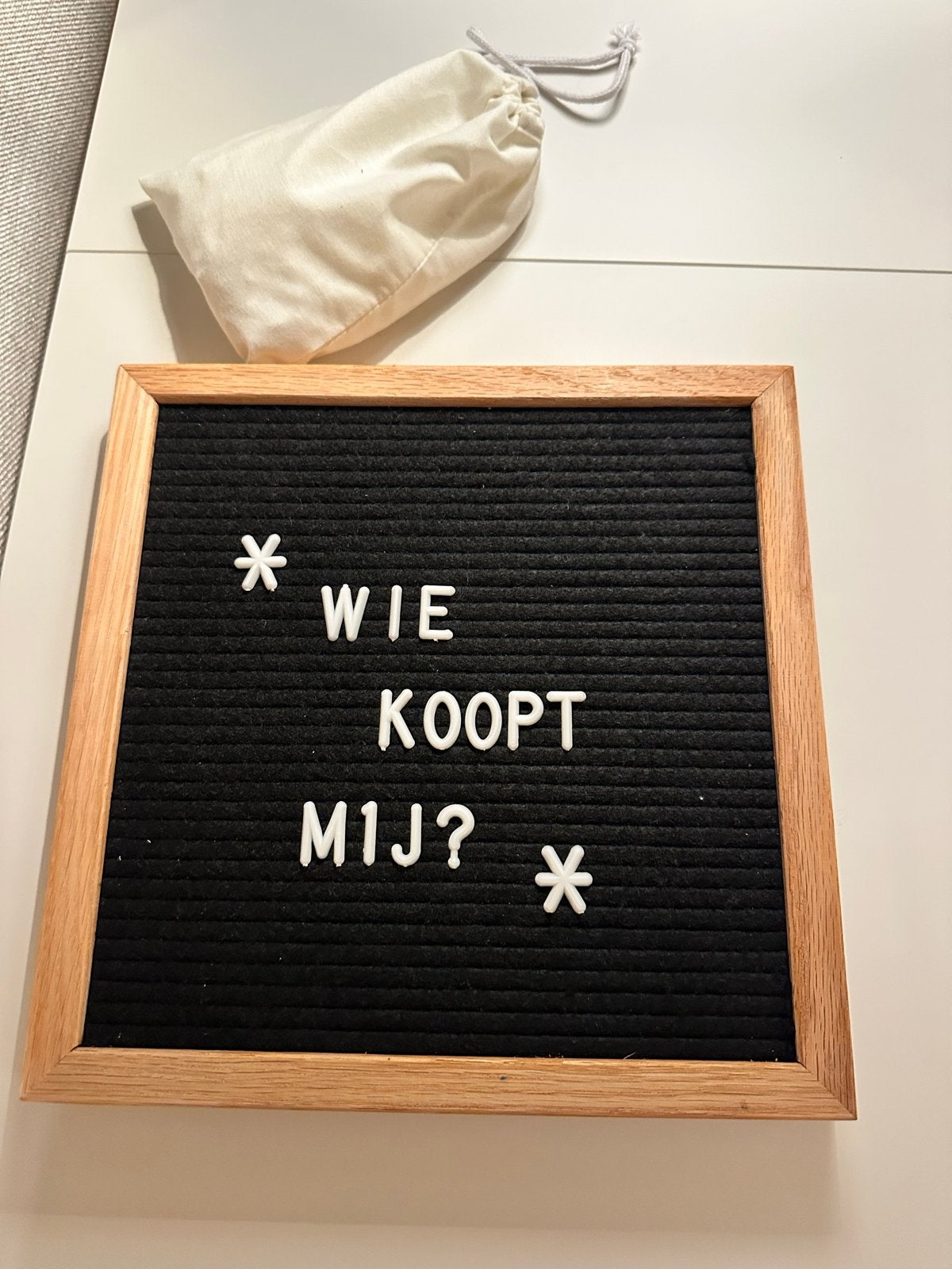 Letterbord met houten lijst en veel letters, Ophalen, Hout, Zwart, Zo goed als nieuw
