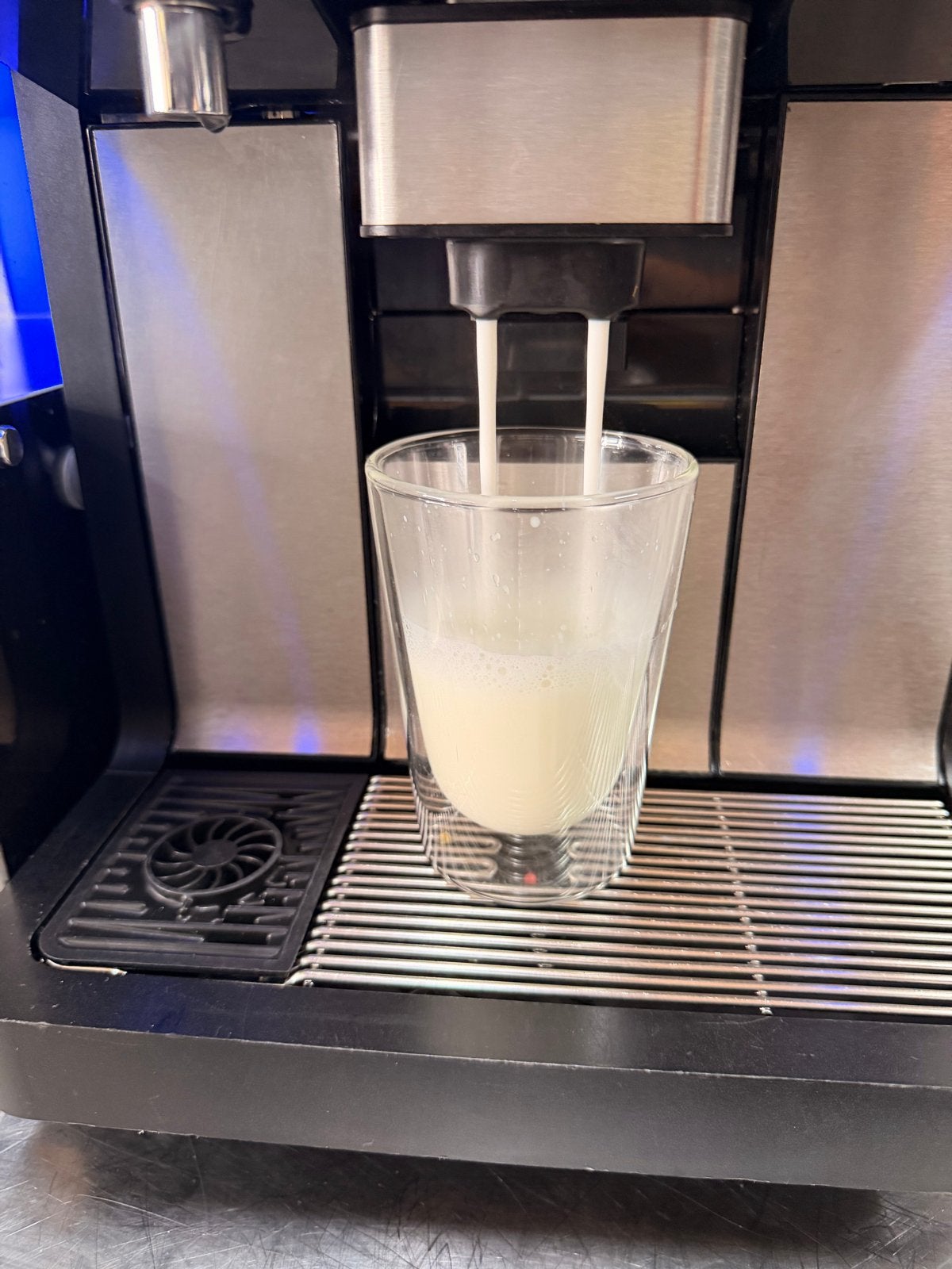 Foto 16 van WMF 5000 S+ Dynamic Milk – Complete set met Cup&Cool - 230V